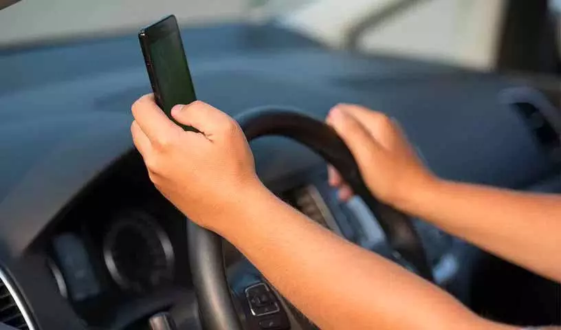 नए साल की एडवाइज़री, Cyberabad traffic police ने कैब ड्राइवरों और पब वालों को चेतावनी दी नए साल की एडवाइज़री, Cyberabad traffic police ने कैब ड्राइवरों और पब वालों को चेतावनी दी