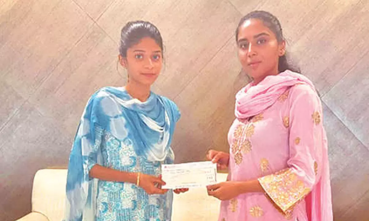 Telangana: गरीब डॉक्टरों को वित्तीय सहायता दी गई Telangana: गरीब डॉक्टरों को वित्तीय सहायता दी गई