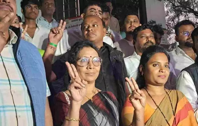 BJP ने नागपुर में पूर्व कांग्रेस पार्षद को टिकट दिया, वफादारों की आलोचना का सामना करना पड़ा BJP ने नागपुर में पूर्व कांग्रेस पार्षद को टिकट दिया, वफादारों की आलोचना का सामना करना पड़ा
