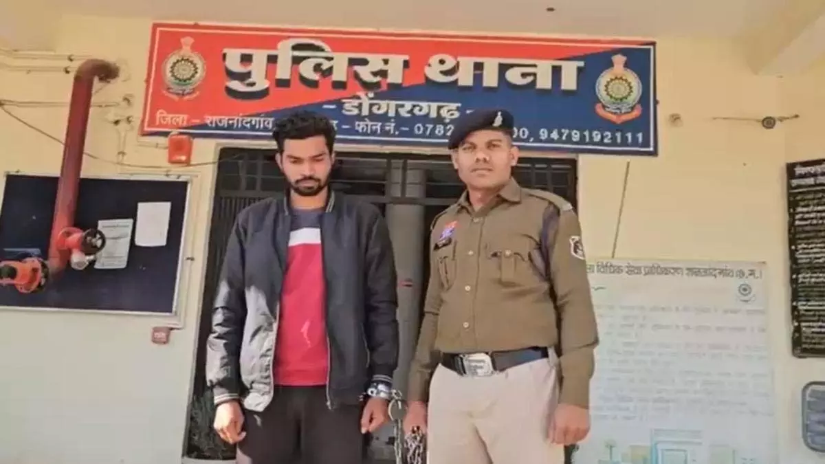 शादी का झांसा देकर युवती से दुष्कर्म, डोंगरगढ़ में युवक गिरफ्तार शादी का झांसा देकर युवती से दुष्कर्म, डोंगरगढ़ में युवक गिरफ्तार