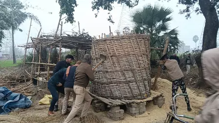 बिहार: पुलिस ने छपरा मंदिर से चोरी हुई अष्टधातु की मूर्तियां बरामद कीं बिहार: पुलिस ने छपरा मंदिर से चोरी हुई अष्टधातु की मूर्तियां बरामद कीं