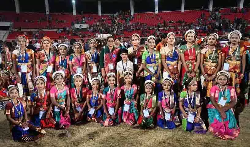 Mancherial कुचिपुड़ी: छात्रों ने बनाया गिनीज रिकॉर्ड Mancherial कुचिपुड़ी: छात्रों ने बनाया गिनीज रिकॉर्ड