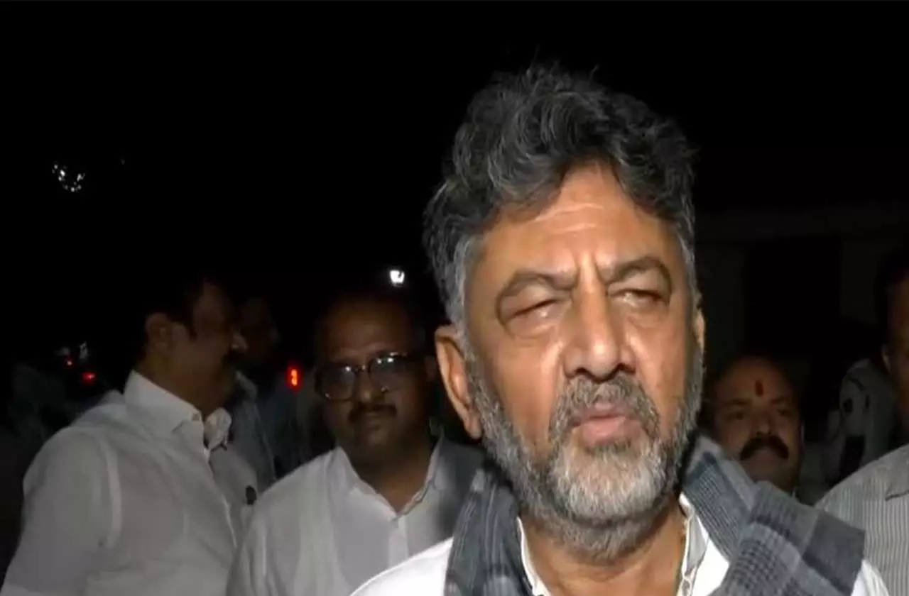 DK शिवकुमार ने बेंगलुरु में अवैध आवास के मामले में अधिकारियों के खिलाफ कार्रवाई का वादा किया DK शिवकुमार ने बेंगलुरु में अवैध आवास के मामले में अधिकारियों के खिलाफ कार्रवाई का वादा किया