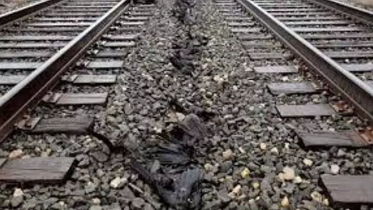 सुनवाई की तारीख पर Bankura में रेलवे ट्रैक पर एक बुजुर्ग का शव मिला सुनवाई की तारीख पर Bankura में रेलवे ट्रैक पर एक बुजुर्ग का शव मिला