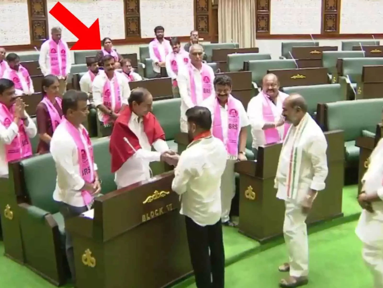 elangana Assembly में दुर्लभ नजारा: रेवंत की सम्मान की राजनीति पर BRS ने जताया आभार elangana Assembly में दुर्लभ नजारा: रेवंत की सम्मान की राजनीति पर BRS ने जताया आभार