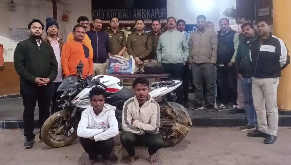 स्कूटी सवार कारोबारी से 20 लाख की लूट, 2 लूटेरे गिरफ्तार स्कूटी सवार कारोबारी से 20 लाख की लूट, 2 लूटेरे गिरफ्तार