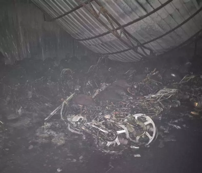 भनपुरी हीरो बाइक शोरूम में भीषण आग, 30 बाइक जलकर खाक भनपुरी हीरो बाइक शोरूम में भीषण आग, 30 बाइक जलकर खाक