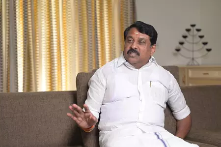 करूर में नाबालिग लड़की के साथ कथित यौन उत्पीड़न को लेकर भाजपा का डीएमके पर हमला करूर में नाबालिग लड़की के साथ कथित यौन उत्पीड़न को लेकर भाजपा का डीएमके पर हमला