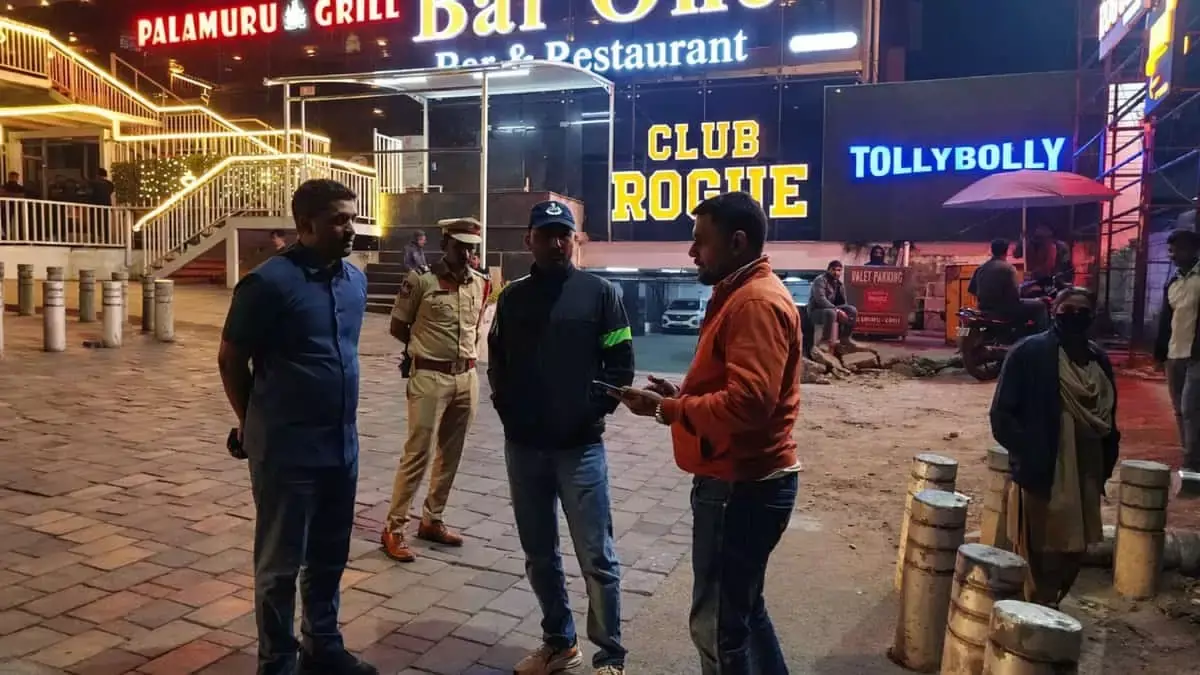 Hyderabad: नए साल की पूर्व संध्या से पहले नशीली दवाओं के खतरे पर ध्यान केंद्रित कर रही Hyderabad: नए साल की पूर्व संध्या से पहले नशीली दवाओं के खतरे पर ध्यान केंद्रित कर रही