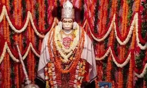 Mangalwar Puja: संकट मोचन हनुमान की कृपा से बदल सकती है आपकी किस्मत, जानें सुंदरकांड पाठ का महत्व Mangalwar Puja: संकट मोचन हनुमान की कृपा से बदल सकती है आपकी किस्मत, जानें सुंदरकांड पाठ का महत्व
