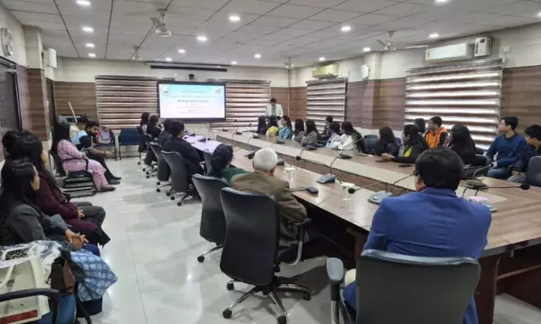 Assam: डिब्रूगढ़ यूनिवर्सिटी ने कमज़ोर बच्चों के लिए ‘गिफ़्ट ए चाइल्डहुड’ पहल शुरू