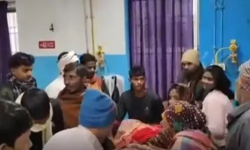 अस्पताल में अजब-गजब इलाज, देखकर सिर पकड़ लेंगे अस्पताल में अजब-गजब इलाज, देखकर सिर पकड़ लेंगे
