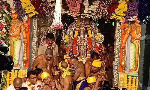 Kanchipuram के अष्टपूजा पेरुमल मंदिर में स्वर्ग के द्वार खुलते है Kanchipuram के अष्टपूजा पेरुमल मंदिर में स्वर्ग के द्वार खुलते है