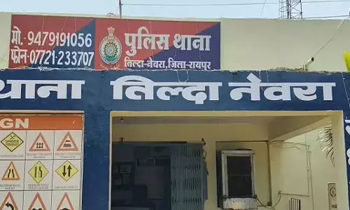 रायपुर : राजस्व निरीक्षक और पटवारी पर हमला रायपुर : राजस्व निरीक्षक और पटवारी पर हमला