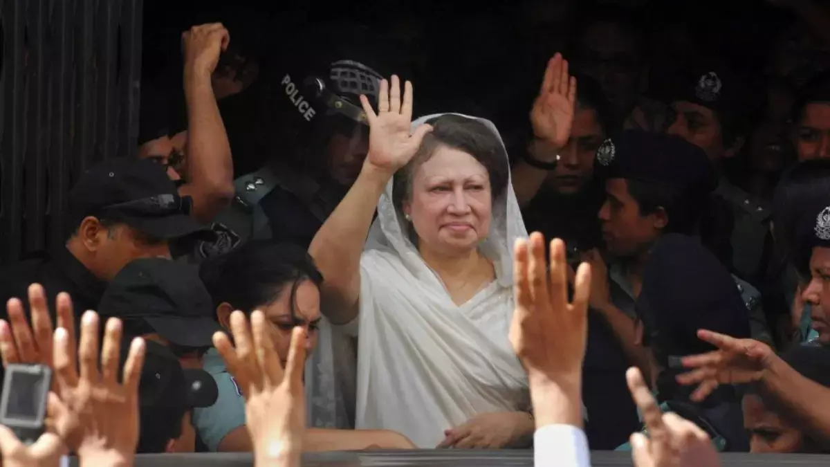 खालिदा ज़िया की राजनीतिक विरासत और कैसे वह शेख हसीना की कट्टर प्रतिद्वंद्वी बन गईं