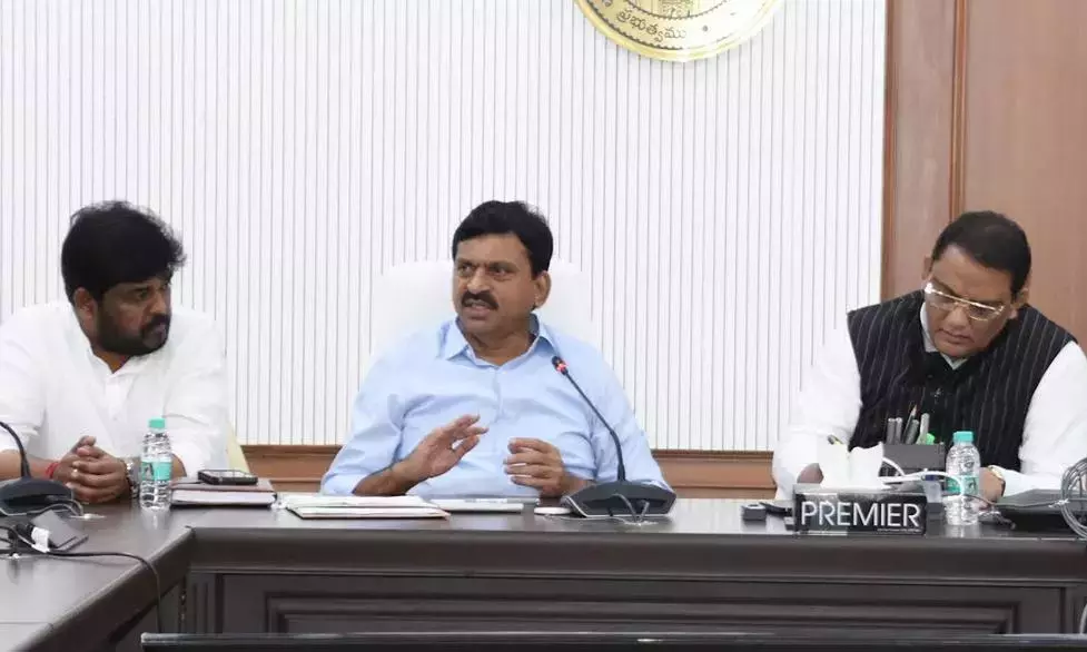 Ponguleti चाहते हैं कि कलेक्टर ज़मीन हड़पने वालों को बेदखल करें Ponguleti चाहते हैं कि कलेक्टर ज़मीन हड़पने वालों को बेदखल करें