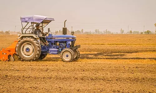 Dhigawa Mandi: किसानों के सशक्तिकरण के लिए ट्रैक्टर सब्सिडी योजना Dhigawa Mandi: किसानों के सशक्तिकरण के लिए ट्रैक्टर सब्सिडी योजना