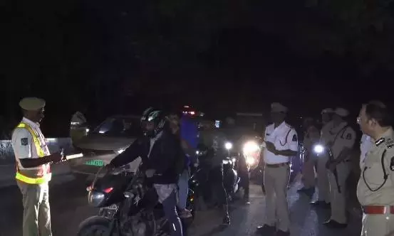 नए साल की शाम को शराब पीकर गाड़ी चलाते पकड़े जाने पर बार और पब पर कार्रवाई होगी नए साल की शाम को शराब पीकर गाड़ी चलाते पकड़े जाने पर बार और पब पर कार्रवाई होगी
