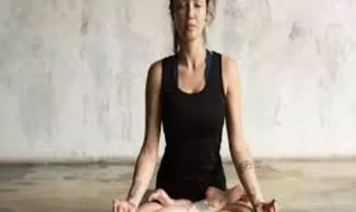 Winter Exercise: सर्दियों में कंबल में बैठे-बैठे करें ये सरल आसन, शरीर रहेगा गर्म और एक्टिव