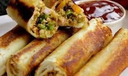 Paneer Bread Roll : न्यू ईयर पार्टी के लिए बनाएं क्रिस्पी पनीर ब्रेड रोल Paneer Bread Roll : न्यू ईयर पार्टी के लिए बनाएं क्रिस्पी पनीर ब्रेड रोल