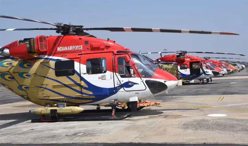 Bengaluru: मंत्री ने बेंगलुरु में अगली पीढ़ी के हेलीकॉप्टर ध्रुव एनजी को हरी झंडी दिखाई Bengaluru: मंत्री ने बेंगलुरु में अगली पीढ़ी के हेलीकॉप्टर ध्रुव एनजी को हरी झंडी दिखाई