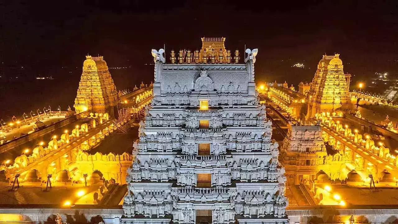 Telangana: यादगिरिगुट्टा मंदिर मुक्कोटी एकादशी मनाने के लिए पूरी तरह तैयार