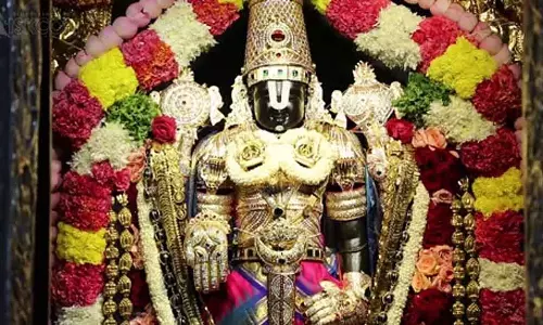 Thimmappa के दर्शन के लिए मंदिरों में भक्तों की भीड़; कई जगहों पर गाड़ियों की आवाजाही पर रोक Thimmappa के दर्शन के लिए मंदिरों में भक्तों की भीड़; कई जगहों पर गाड़ियों की आवाजाही पर रोक