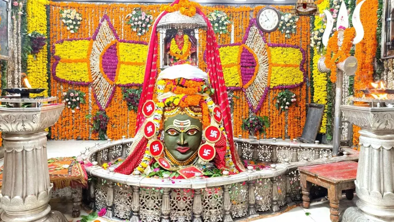 Ujjain: महाकाल मंदिर में रिकॉर्ड तोड़ा, श्रद्धालु और दान में वृद्धि Ujjain: महाकाल मंदिर में रिकॉर्ड तोड़ा, श्रद्धालु और दान में वृद्धि