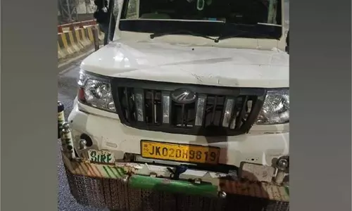 Jammu Kashmir :  पुलिस को देख वाहन छोड़ भागा व्यक्ति, तलाशी दौरान उड़े सबके होश