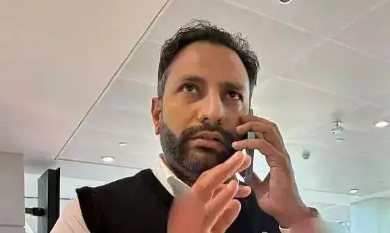 Air India एक्सप्रेस के पायलट पर यात्री को टक्कर मारने का आरोप, गिरफ्तार