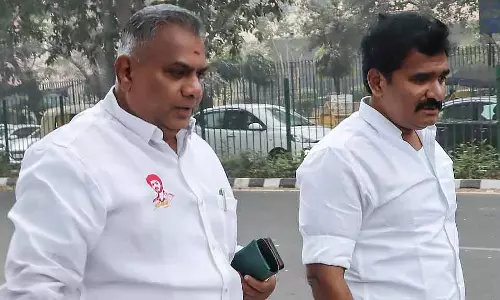 करूर मर्डर: थवेका के अधिकारी दूसरे दिन भी दिल्ली में CBI ऑफिस में मौजूद करूर मर्डर: थवेका के अधिकारी दूसरे दिन भी दिल्ली में CBI ऑफिस में मौजूद