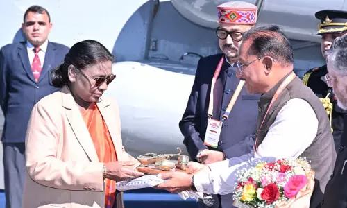 राष्ट्रपति द्रौपदी मुर्मू का आत्मीय स्वागत राष्ट्रपति द्रौपदी मुर्मू का आत्मीय स्वागत