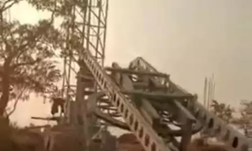 रोपवे टूटने की घटना पर सरकार सख्त; इंजीनियर सस्पेंड, कंपनी को ब्लैकलिस्ट करने की तैयारी रोपवे टूटने की घटना पर सरकार सख्त; इंजीनियर सस्पेंड, कंपनी को ब्लैकलिस्ट करने की तैयारी