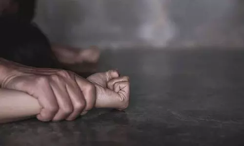 MP : ग्वालियर में मजदूर की 18 साल की बेटी के साथ मकान मालिक ने किया रेप MP : ग्वालियर में मजदूर की 18 साल की बेटी के साथ मकान मालिक ने किया रेप