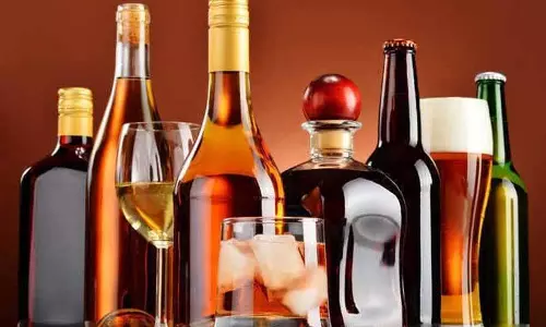 Ludhiana: बार को निर्देश, 25 साल से कम उम्र के लोगों को शराब न परोसें Ludhiana: बार को निर्देश, 25 साल से कम उम्र के लोगों को शराब न परोसें