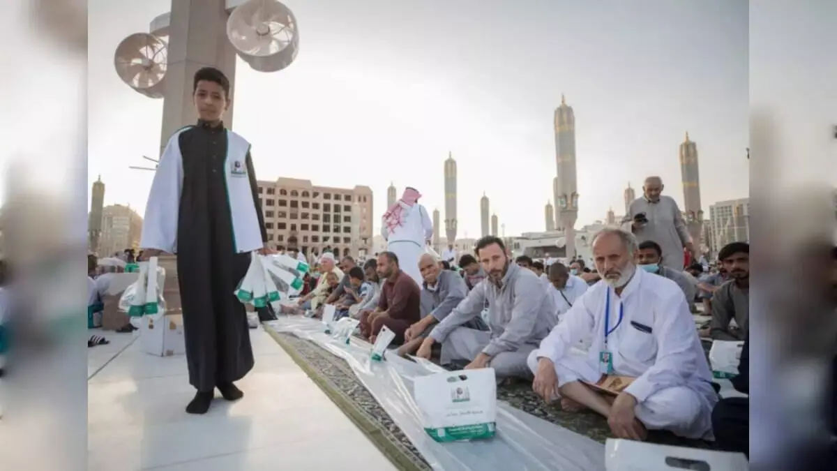 Ramadan 2026: ग्रैंड मस्जिद, पैगंबर की मस्जिद में इफ़्तार का खाना देने के लिए एप्लीकेशन खुले Ramadan 2026: ग्रैंड मस्जिद, पैगंबर की मस्जिद में इफ़्तार का खाना देने के लिए एप्लीकेशन खुले