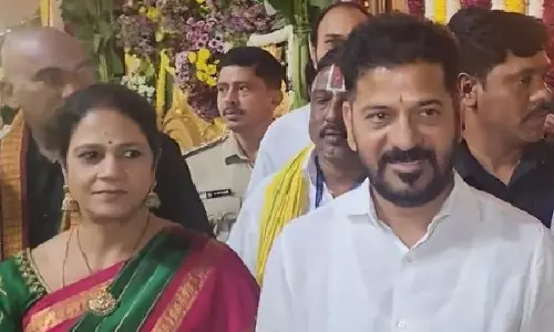 Tirumala मंदिर में मंत्री और मुख्यमंत्री ने किया भव्य पूजा-अर्चना Tirumala मंदिर में मंत्री और मुख्यमंत्री ने किया भव्य पूजा-अर्चना