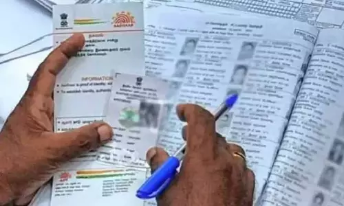 Varadarajapuram के निवासियों ने 3 सड़कों पर ग्रुप बनाकर झंडा फहराया, जो ड्राफ्ट रोल में है