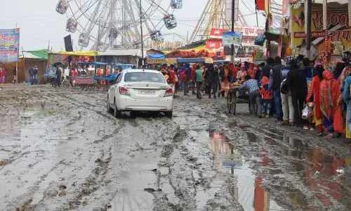 Farrukhabad: रामनगरिया मेले में अवैध व्यापारियों पर ताबड़तोड़ कार्रवाई