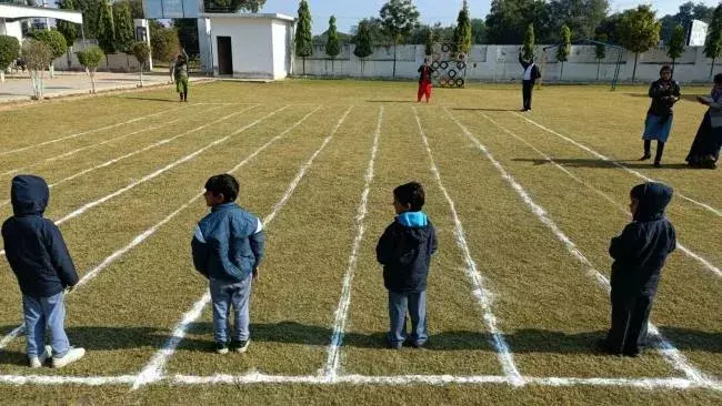 Lucknow: पीएम श्री स्कूलों में खेल गतिविधियों के लिए मैदान तैयार Lucknow: पीएम श्री स्कूलों में खेल गतिविधियों के लिए मैदान तैयार