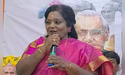 अगर महिलाएं सड़कों पर असुरक्षित हैं तो कॉन्क्लेव का कोई फायदा नहीं: Tamilisai अगर महिलाएं सड़कों पर असुरक्षित हैं तो कॉन्क्लेव का कोई फायदा नहीं: Tamilisai