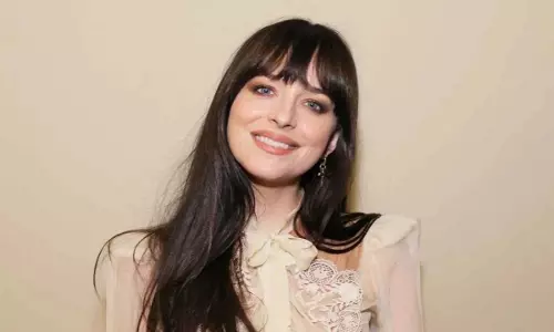 Dakota Johnson ने क्रिस मार्टिन से अलग होने के बाद रोल मॉडल के साथ डेटिंग की अफवाहें फैलाईं Dakota Johnson ने क्रिस मार्टिन से अलग होने के बाद रोल मॉडल के साथ डेटिंग की अफवाहें फैलाईं