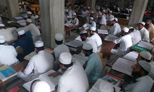 Lucknow: करोड़ों के मदरसा घोटाले की एसआईटी जांच में खुली पोल Lucknow: करोड़ों के मदरसा घोटाले की एसआईटी जांच में खुली पोल