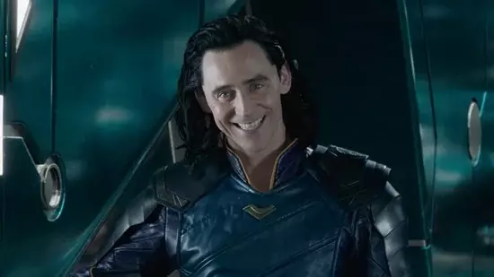 Tom Hiddleston ने एवेंजर्स में लोकी की वापसी के बारे में बात की