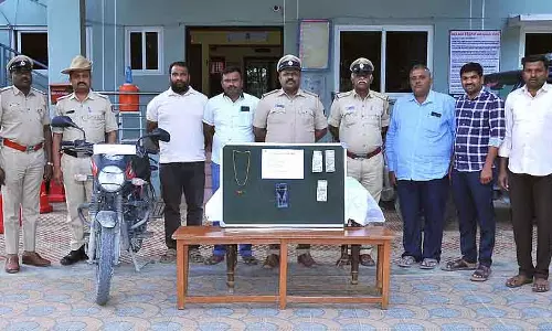 Bangarpet घर में चोरी का मामला: आरोपी गिरफ्तार Bangarpet घर में चोरी का मामला: आरोपी गिरफ्तार