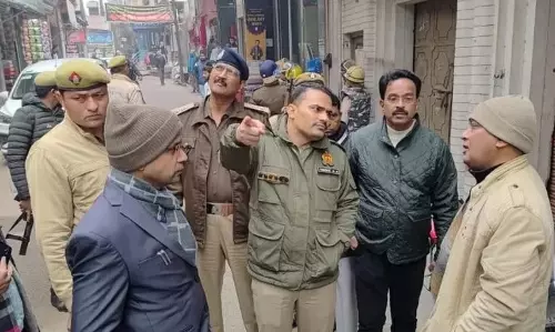 Sambhal: डीएम और एसपी की मौजूदगी में भूमि पैमाइश कार्य पूरा Sambhal: डीएम और एसपी की मौजूदगी में भूमि पैमाइश कार्य पूरा