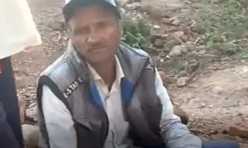 प्रधान पाठक ने होश खोया, प्राइवेट पार्ट दिखाकर महिला टीचरों से करता है सेक्स की डिमांड
