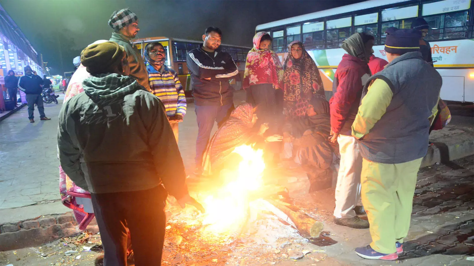 Bareilly: नगर पालिका की लापरवाही, ठंड में राहत नहीं Bareilly: नगर पालिका की लापरवाही, ठंड में राहत नहीं