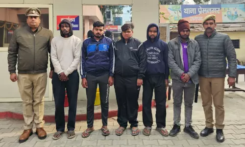 Bareilly: लव जिहाद के बहाने कैफे में उत्पात, 5 गिरफ्तार Bareilly: लव जिहाद के बहाने कैफे में उत्पात, 5 गिरफ्तार
