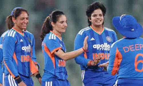 Deepti टॉप पर बनी हुई हैं; शैफाली, ऋचा, रेणुका ने T20I रैंकिंग में बड़ी छलांग लगाई Deepti टॉप पर बनी हुई हैं; शैफाली, ऋचा, रेणुका ने T20I रैंकिंग में बड़ी छलांग लगाई